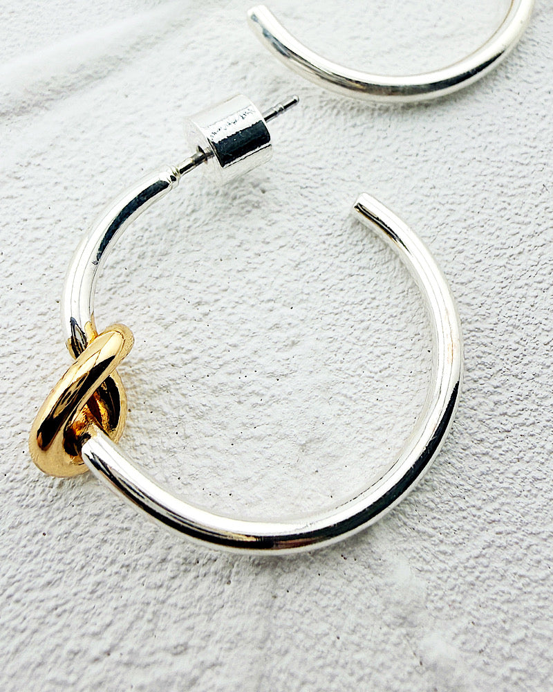 Infinite Knot Hoops