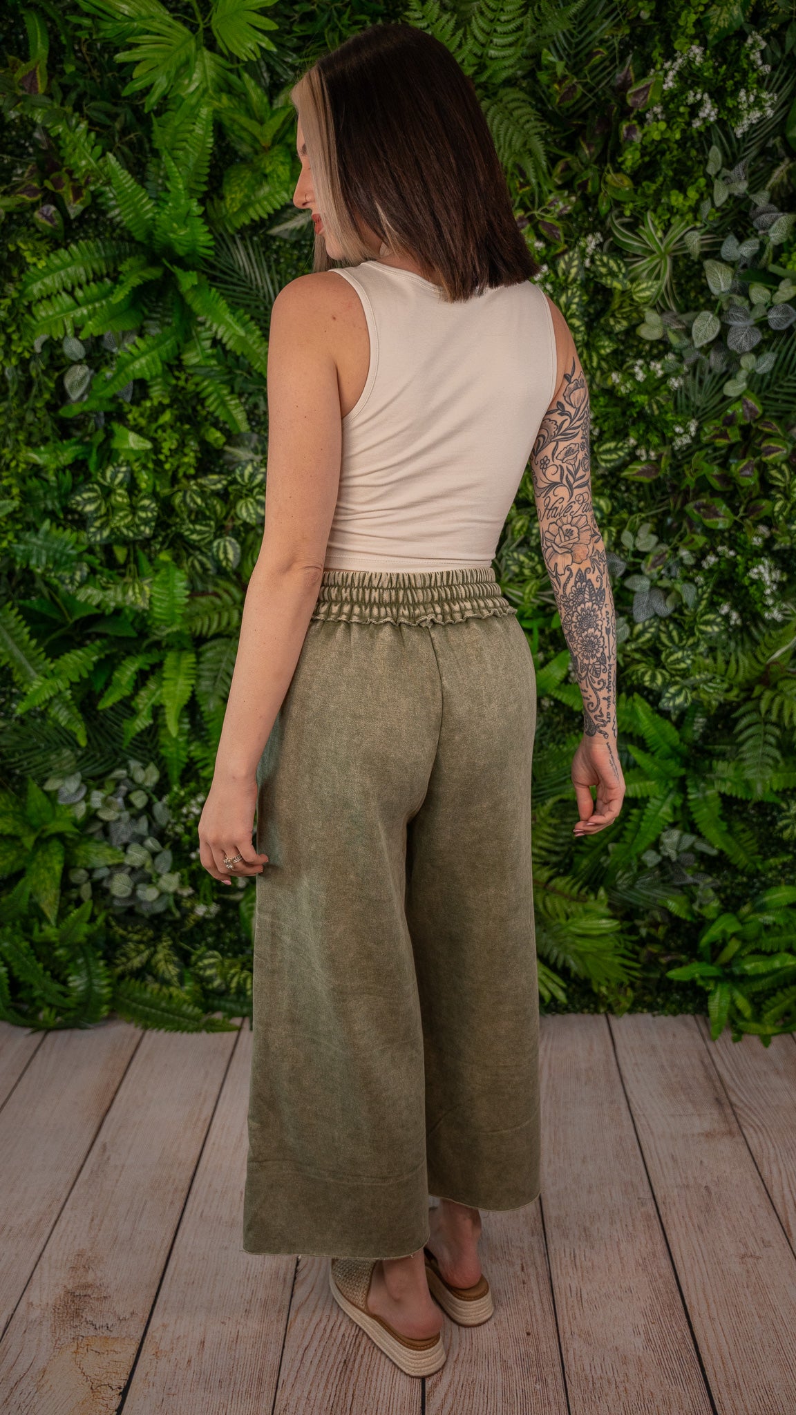Refined Relaxation Light Olive Crop Sweatpants