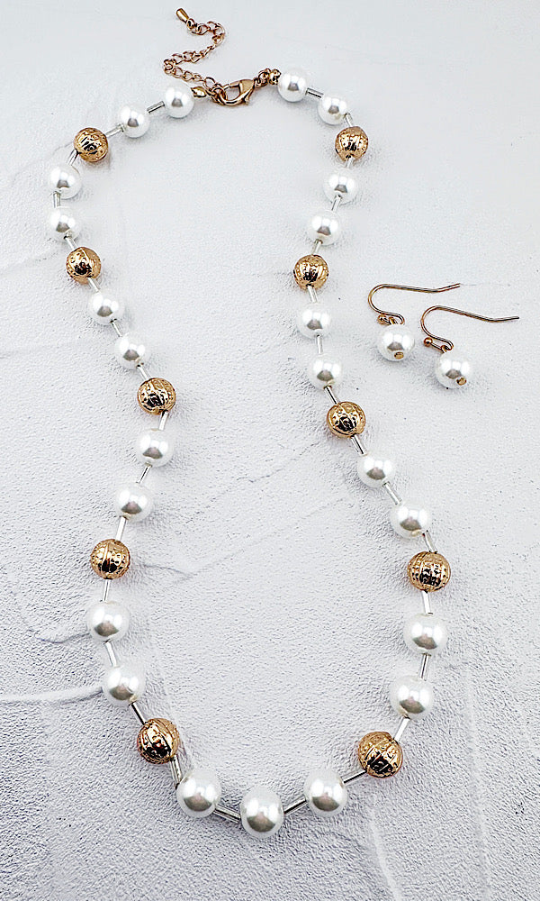 Holly Pearl Necklace Set