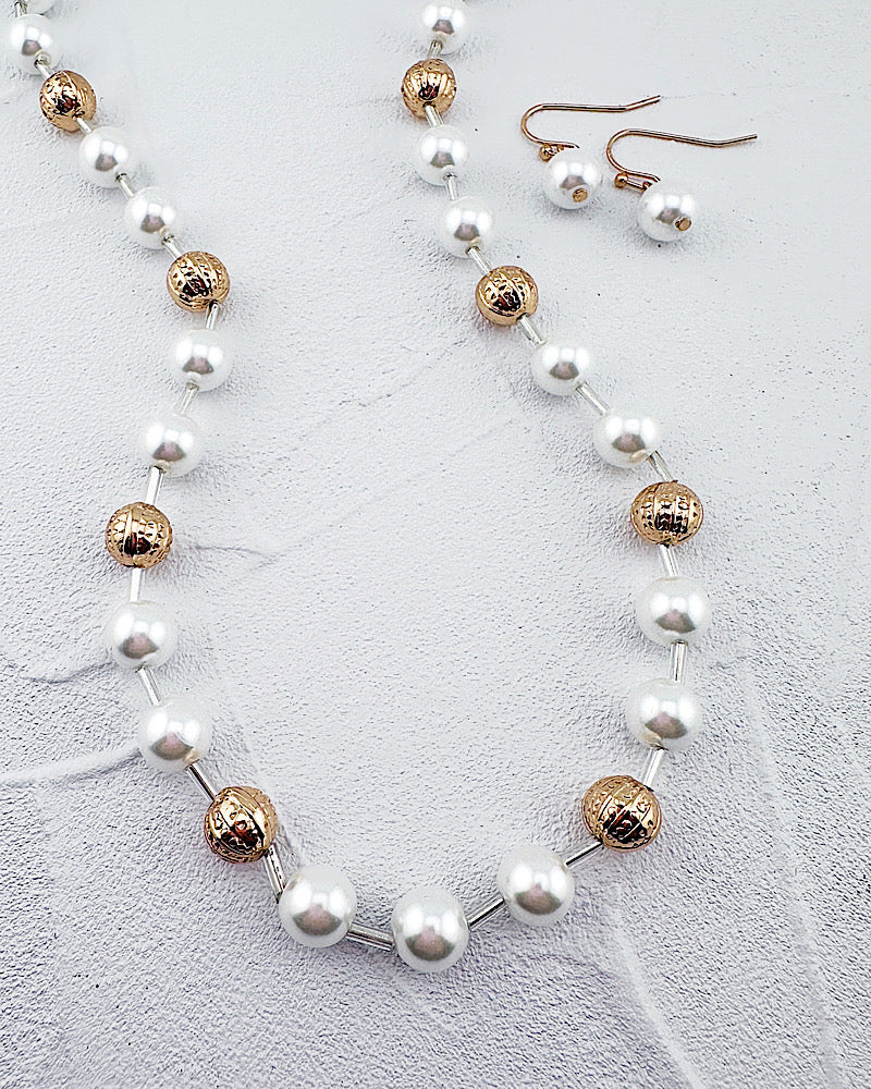 Holly Pearl Necklace Set