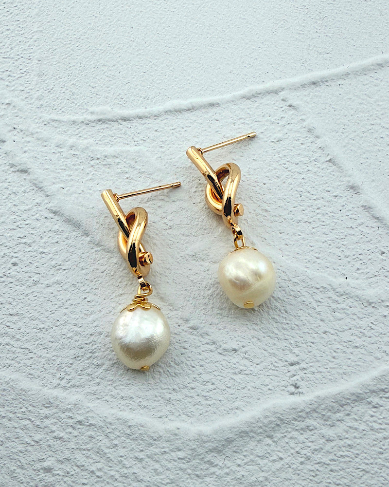 Fifth Avenue Pearl Earrings