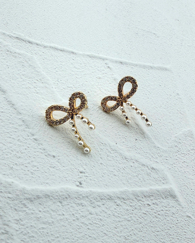 Timeless Treasure Bow Studs