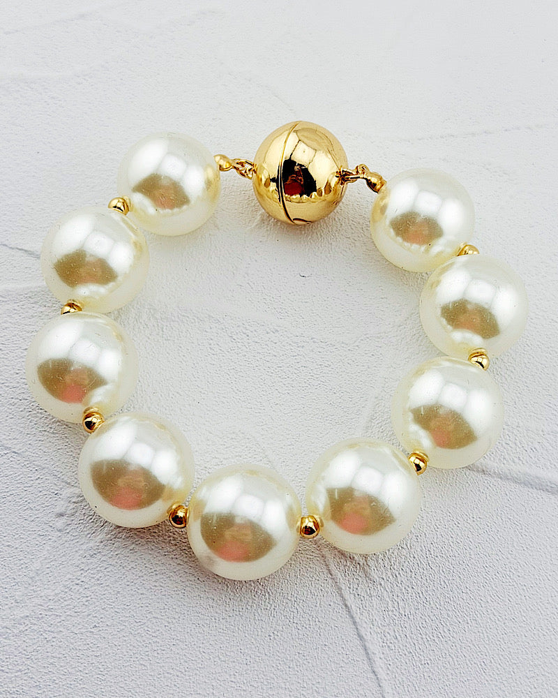 Classic Grace Large Pearl Bracelet