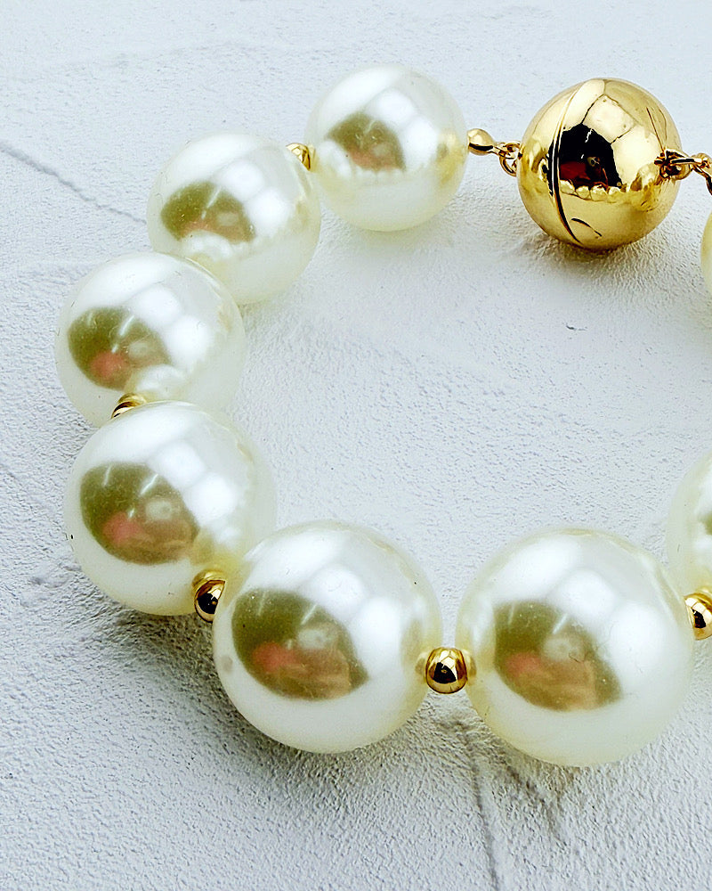 Classic Grace Large Pearl Bracelet