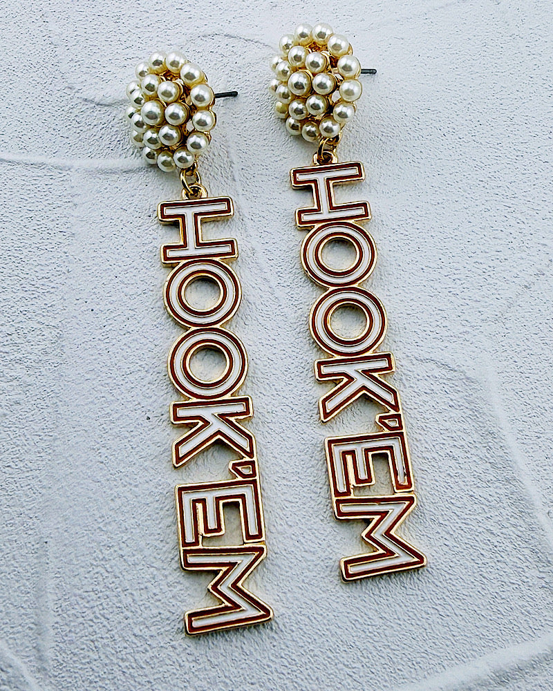 Hook 'Em Pearl Earrings