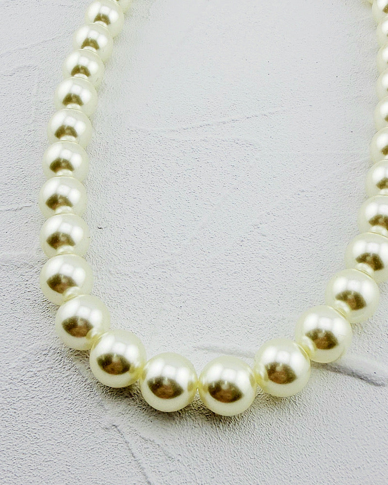 Classic Grace Medium Pearl Necklace