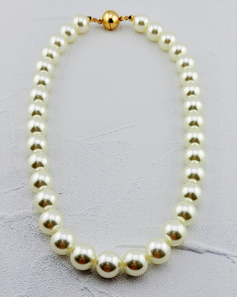 Classic Grace Medium Pearl Necklace