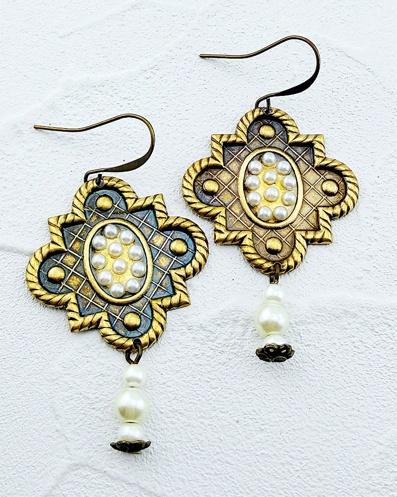 Victoria Pearl Earrings