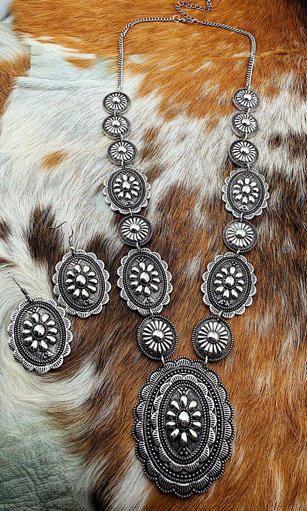 Ginny Concho Necklace Set