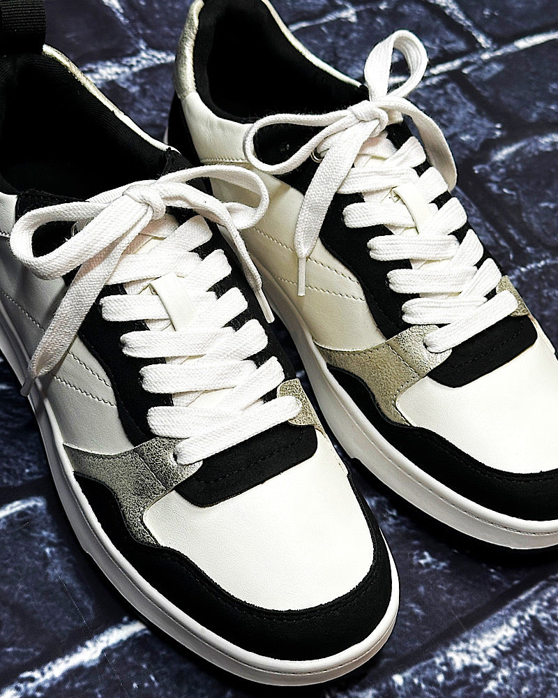 Nayari Black & White Sneakers