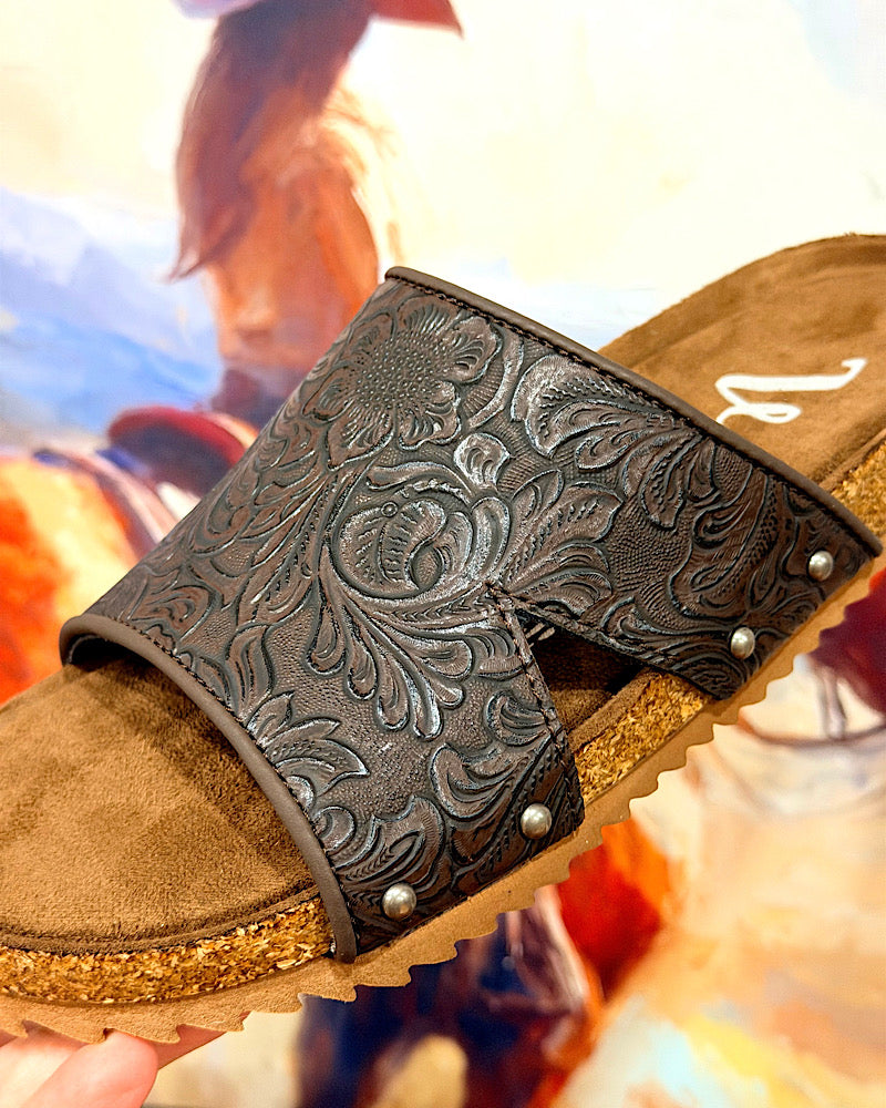 Shania Tooled Slides