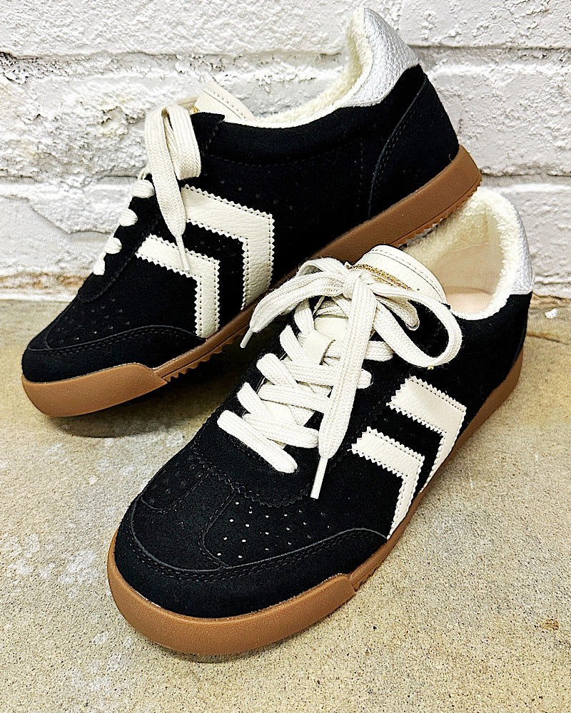Neevan Black Sneaker