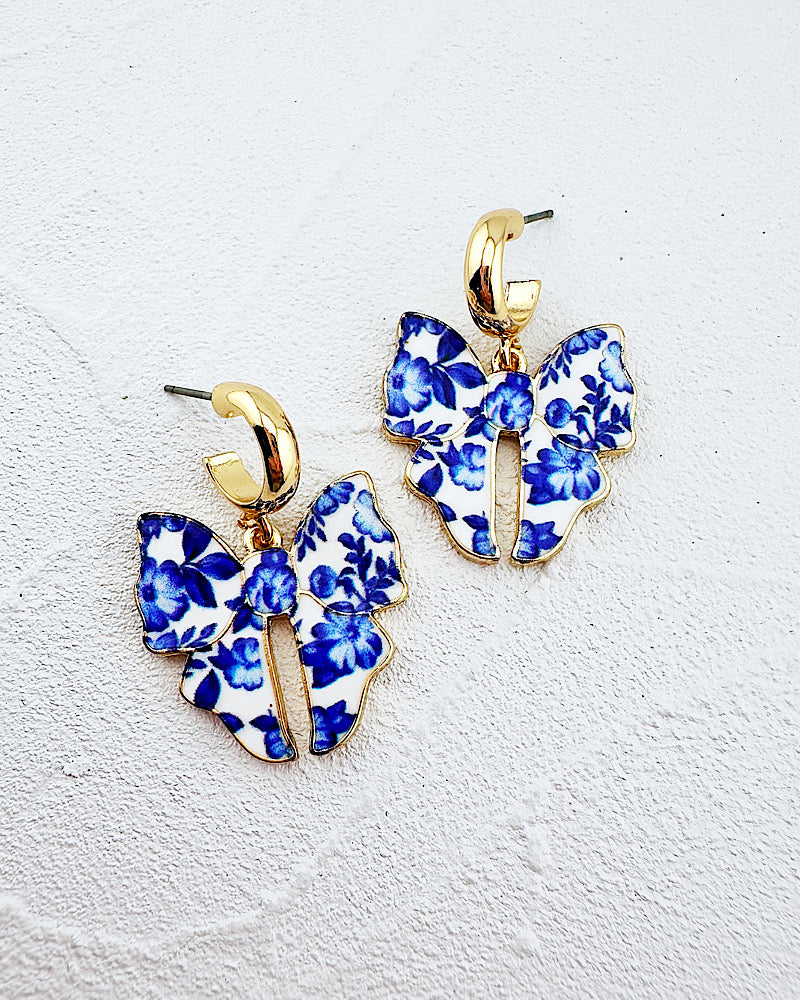 Amelia Bow Hugger Hoops
