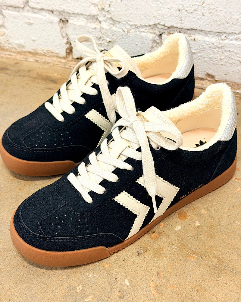 Neevan Black Sneakers