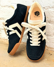 Neevan Black Sneakers