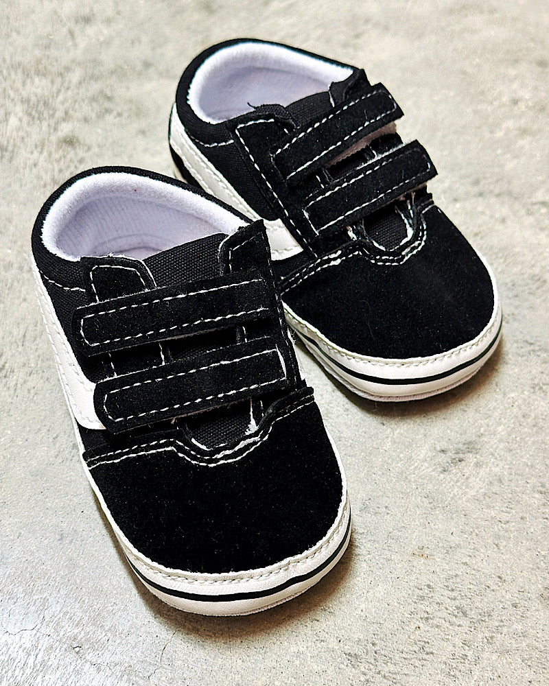 On-the-go Black Velcro Sneakers