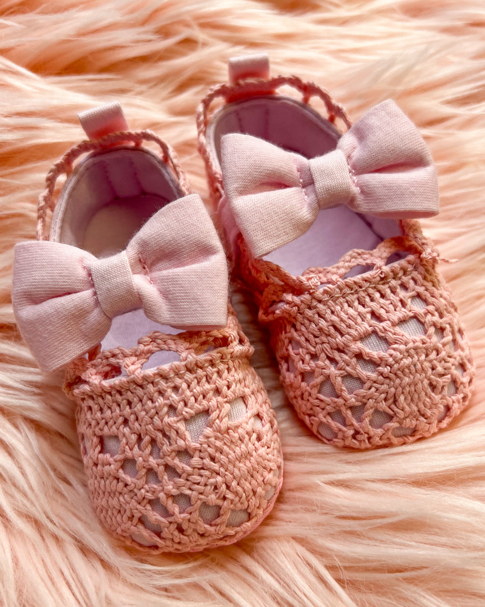 Delilah Crochet Bow Crib Shoes
